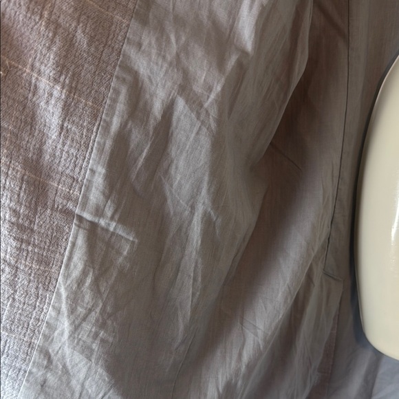 Stylish Light Gray Blazer with Checkered Pattern - Picture 7 of 8